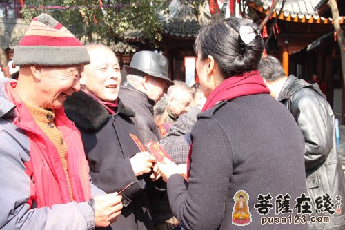 寒山寺-百位老人在苏州寒山寺喜迎羊年共度新春