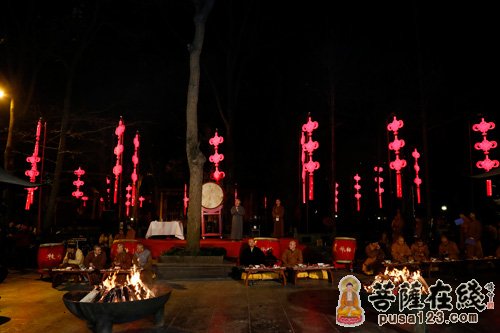 灵隐寺-杭州灵隐寺除夕夜首次围炉 共话年来修行
