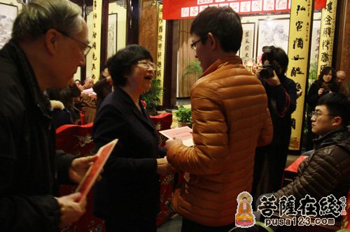 慈善-上海玉佛禅寺举行新春帮困助学金颁发仪式