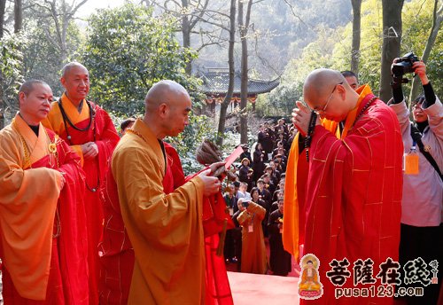 杭州永福禅寺念顺法师荣膺方丈升座庆典暨禅宗高僧墨迹展举行 