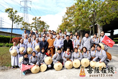上海市佛教协会领导慰问慧莲法师一行行脚朝山团