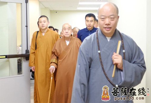 佛教-上海龙华古寺佛教弘法团一行七十余人抵达夏威夷