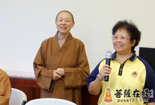 佛教-上海龙华古寺佛教弘法团一行七十余人抵达夏威夷