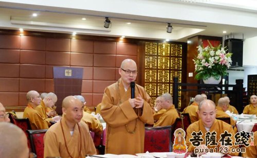 佛教-上海龙华古寺佛教弘法团一行七十余人抵达夏威夷