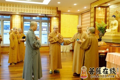 佛教-上海龙华古寺佛教弘法团一行七十余人抵达夏威夷