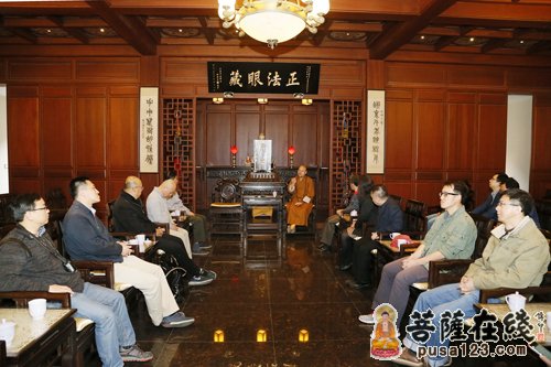 海外华文媒体高层考察团前往杭州灵隐寺体验佛教文化