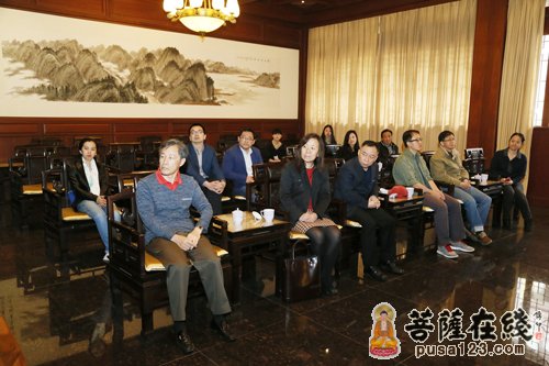 海外华文媒体高层考察团前往杭州灵隐寺体验佛教文化