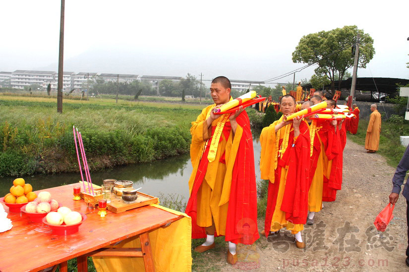             依水陆法会送圣仪轨