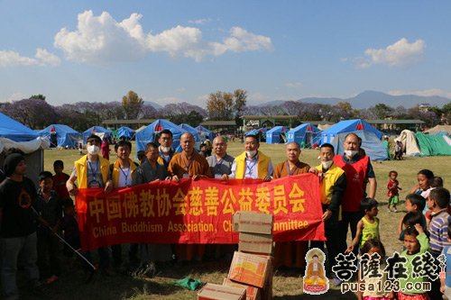中国佛教协会-中国佛教协会救援团抵达尼泊尔开展慰问救灾
