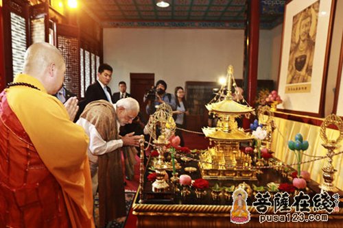 印度总理莫迪一行前往西安大兴善寺参观访问