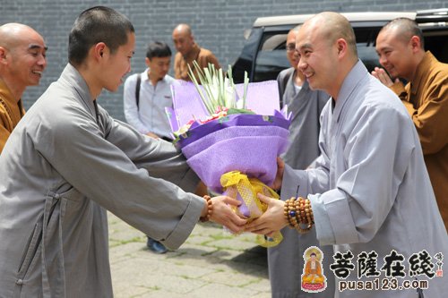 佛教-中国佛教协会驻会副会长宗性大和尚参访天童寺