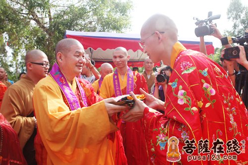 廣東茂名靈惠寺舉行登覺法師榮膺方丈升座慶典法會