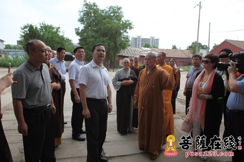 何雄-永信方丈与濮阳市委书记何雄一行视察清丰普照寺