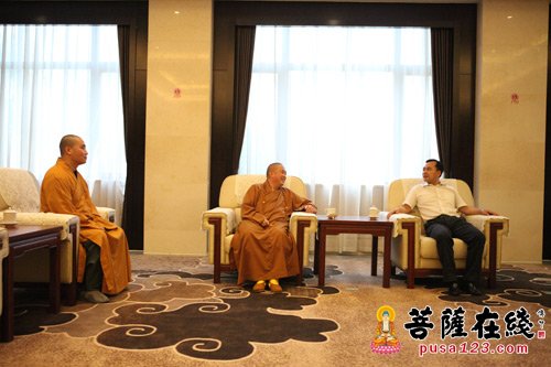 何雄-永信方丈与濮阳市委书记何雄一行视察清丰普照寺