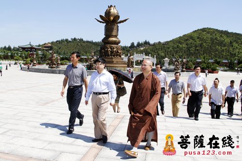 国家宗教局副局长陈宗荣一行前往龙口南山禅寺调研