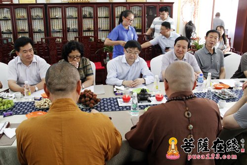 国家宗教局副局长陈宗荣一行前往龙口南山禅寺调研