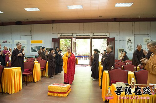 净因法师作《南传佛教与大乘佛教的比较与研究》讲座