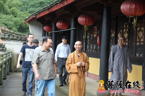 浙江民宗委专职副主任赵宏一行调研天童禅寺