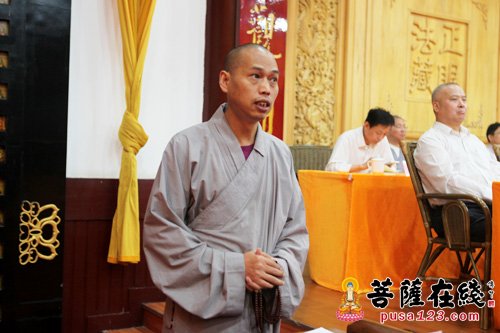 宏奎法师代表寒山书院全体法师讲话(图片来源:菩萨在线 摄影:妙梵)