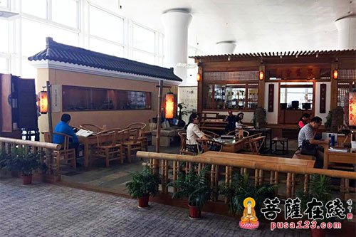 灵隐寺-杭州灵隐寺云林图书馆在萧山机场候机区设立漂流书架