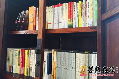灵隐寺-杭州灵隐寺云林图书馆在萧山机场候机区设立漂流书架