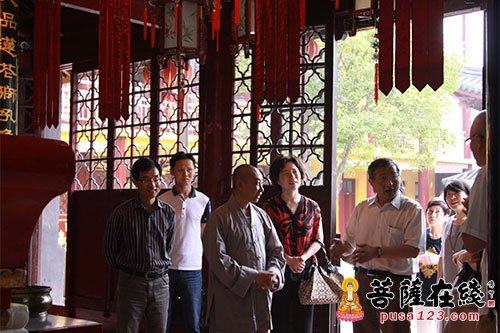 佛教-嘉兴市人大常委会副主任金成胜一行赴嘉兴圆觉禅寺调研