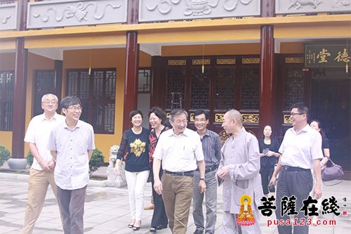 佛教-嘉兴市人大常委会副主任金成胜一行赴嘉兴圆觉禅寺调研