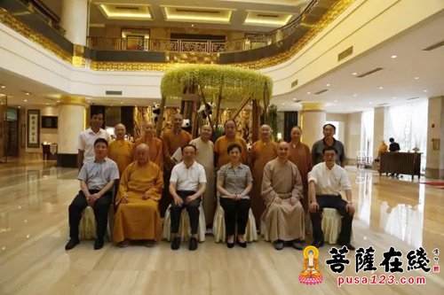 佛教-成都市佛教协会第十次代表会议隆重举行