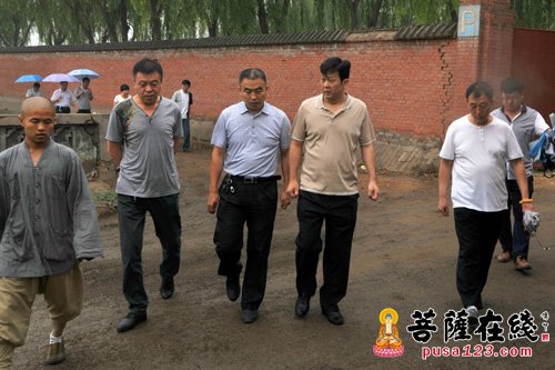 少林寺-山西省灵石县县长刘旋一行考察少林下院资寿寺