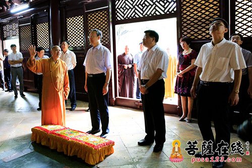 中共中央书记处书记杜青林一行视察广州光孝寺