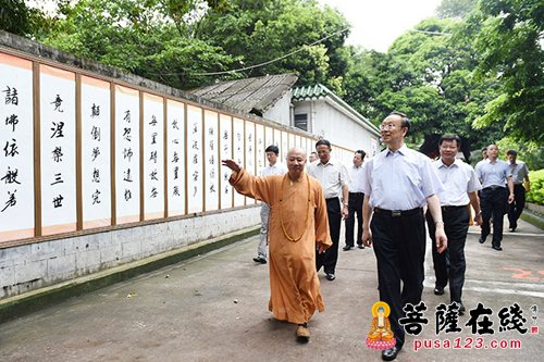 中共中央书记处书记杜青林一行视察广州光孝寺