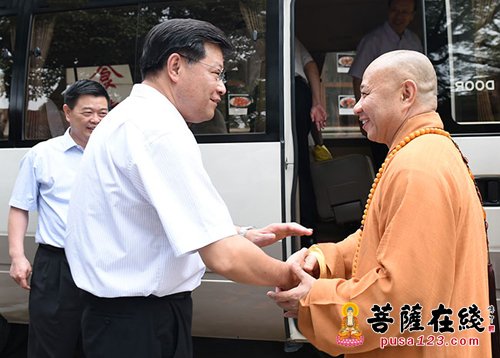 中共中央书记处书记杜青林一行视察广州光孝寺