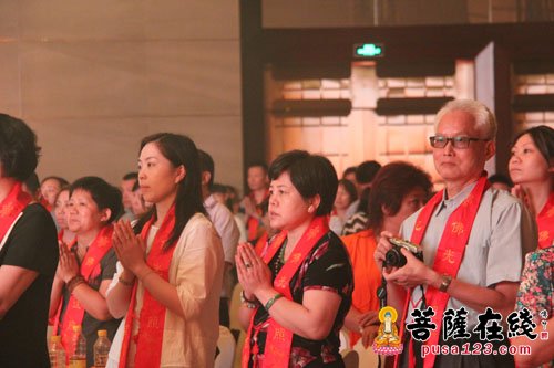慈善-上海龙华古寺举行2015年净素月饼品尝·公益普茶会