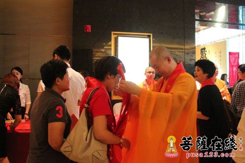 慈善-上海龙华古寺举行2015年净素月饼品尝·公益普茶会