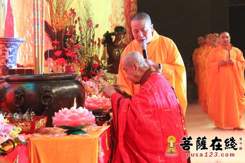 慈善-上海龙华古寺举行2015年净素月饼品尝·公益普茶会