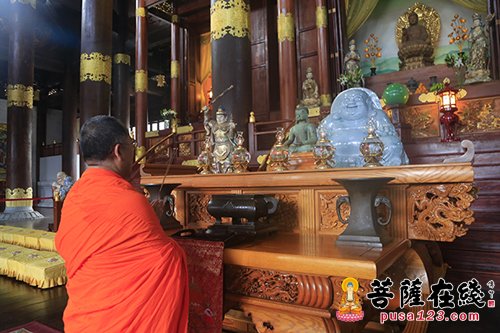 泰国摩诃朱拉隆功大学副校长沙威一行参访雪窦山资圣禅寺