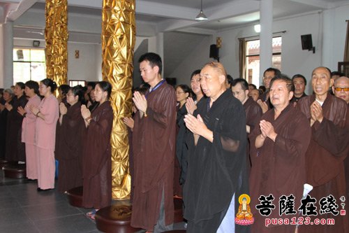 佛教-上海会龙寺隆重举行中峰三时系念法会