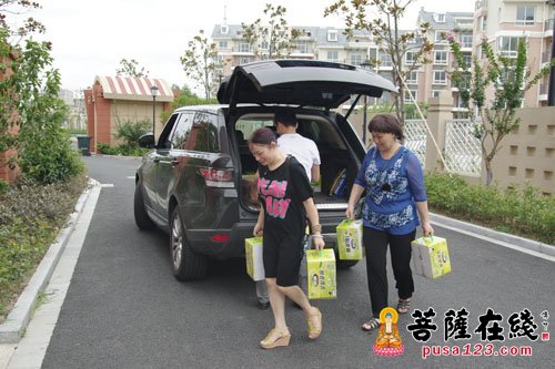 儿童福利院-海宁惠力寺惠海义工团慰问海宁儿童福利院