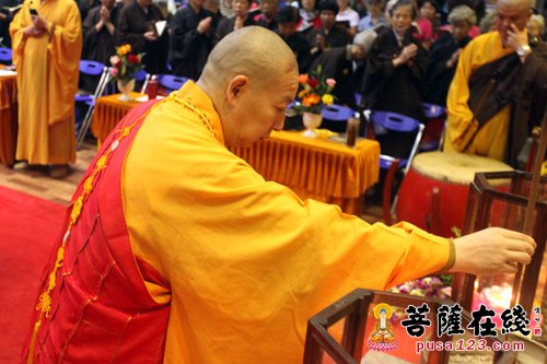 摄影-上海七宝教寺隆重举行中峰三时系念法会
