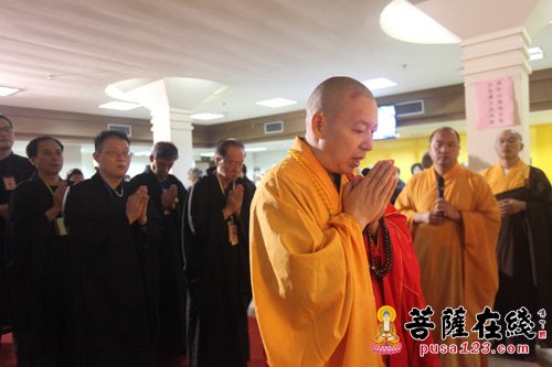 摄影-上海七宝教寺隆重举行中峰三时系念法会