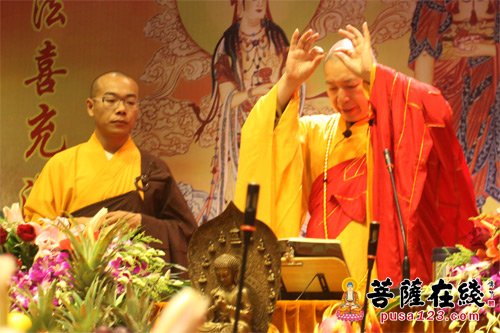 摄影-上海七宝教寺隆重举行中峰三时系念法会