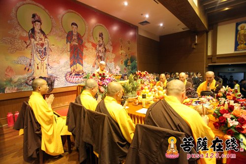 摄影-上海七宝教寺隆重举行中峰三时系念法会