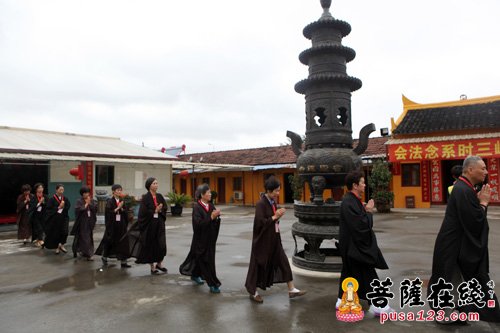 上海省殿禅寺隆重举行中峰三时系念法会