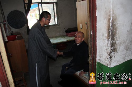 咸安-咸安佛协“善财之家6.16大学生义工团”走进福利院慰问孤寡老人