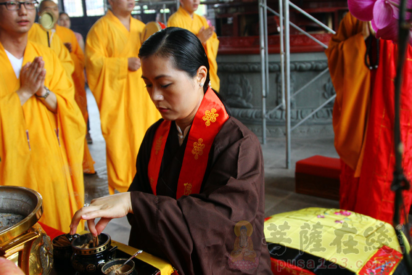              护法居士拈香(图片