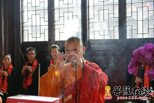 千手观音-佛欢喜日 上海宁国禅寺举行千手观音贴金法会
