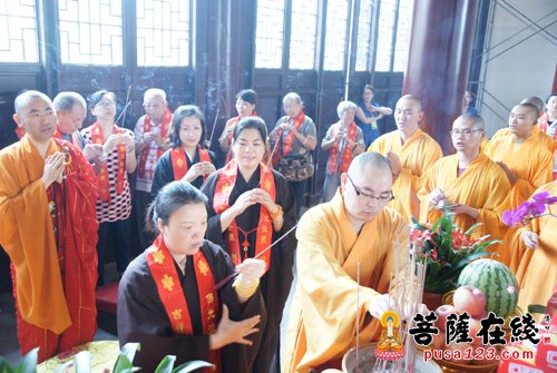 千手观音-佛欢喜日 上海宁国禅寺举行千手观音贴金法会