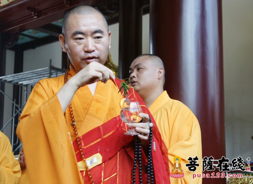 千手观音-佛欢喜日 上海宁国禅寺举行千手观音贴金法会