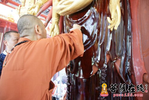 千手观音-佛欢喜日 上海宁国禅寺举行千手观音贴金法会