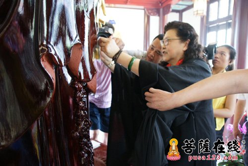 千手观音-佛欢喜日 上海宁国禅寺举行千手观音贴金法会